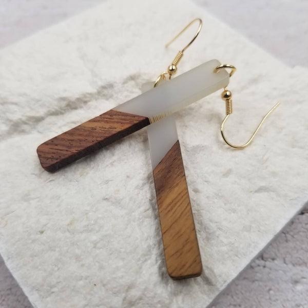 Treasure Wholesale - Resin Wood Bar Earrings