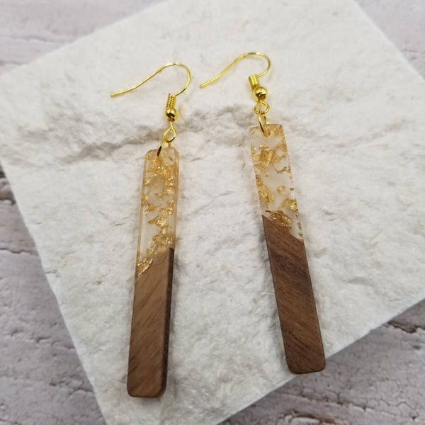 Treasure Wholesale - Gold Flake Resin Wood Bar Earrings