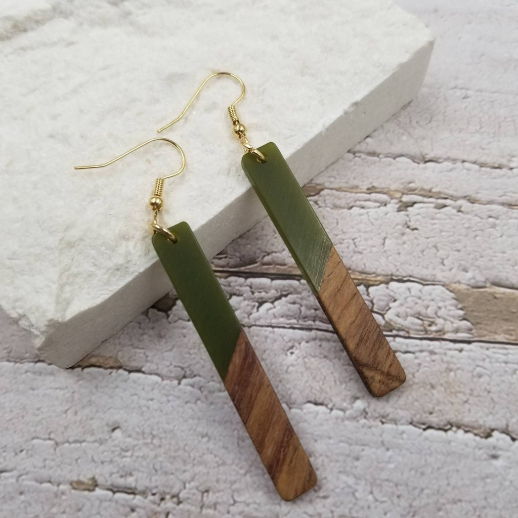 Treasure Wholesale - Stick Resin & Wood Drop Earrings