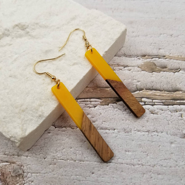 Treasure Wholesale - Stick Resin & Wood Drop Earrings