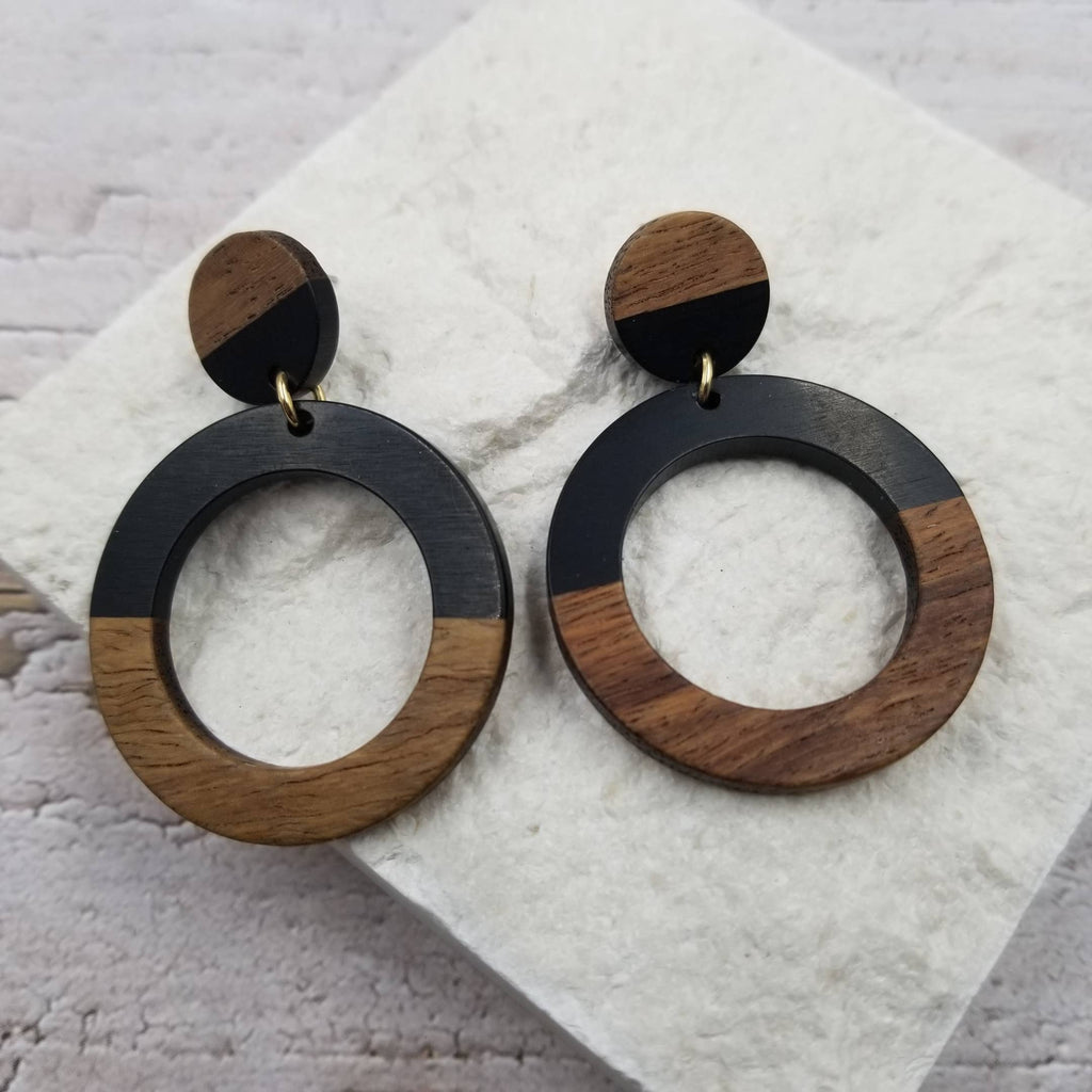 Treasure Wholesale - Wood & Resin Hoop Earrings